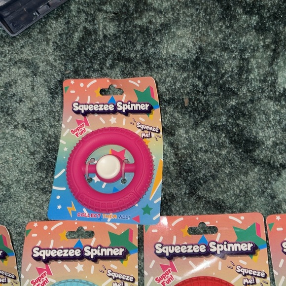 “SQUEEZE SPINNER”FIDGET TOYS LOT OF 11 (NEW)! - Picture 6 of 7